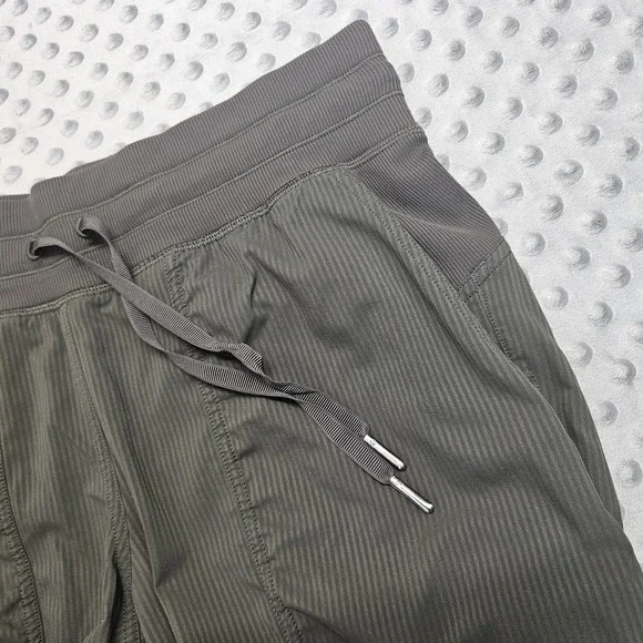 Lululemon Joggers Womens 8 Olive Green Dance Studio Mid Rise 28" - Picture 6 of 8